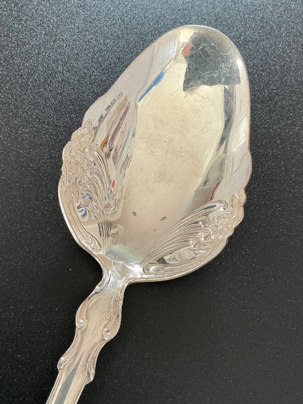 Vintage Sheridan Silver Co Ornate Silver Plated Large Buffet Serving Spoon - Picture 5 of 15